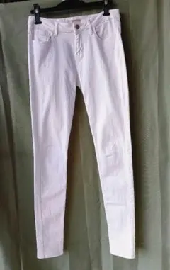 UNIQLO ホワイトスキニーパンツ