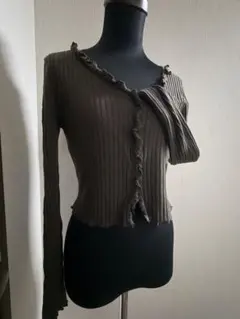 【moussy】リブ編みフリル付きダークブラウントップス