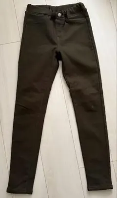 オリーブグリーンスキニーパンツ