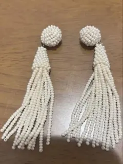 ホワイトビーズタッセルピアス