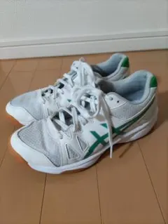 ASICS 体育館シューズ　ホワイト/グリーン スニーカー　23.5cm