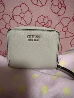 GUESS 二つ折り財布 ベージュ　美品のサムネイル