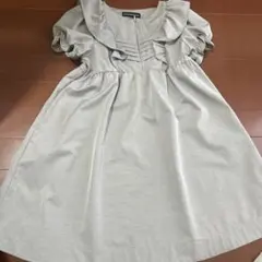 マ*7様 グレー フリル付き 半袖ワンピース