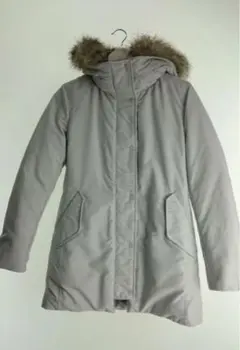 美品ユニクロノンキルトダウンショートコート　ライトグレー