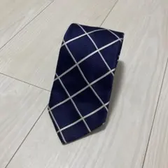 36. ブリューアー　 ネクタイ　スーツ　ネイビー