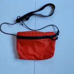 UNIQLO ライトウェイトファニーバッグ　オレンジ　サコッシュ