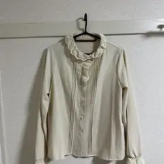 フィント F i.n.t フリル付きクリーム色長袖シャツ