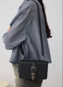 レザーショルダーバッグ ブラック