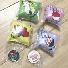 くら寿司 BT21 BTS クッションチャーム 4種類 缶バッチクリアステッカー