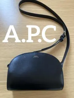 お値下げしました◎A.P.C. ハーフムーン　ブラックショルダーバッグ