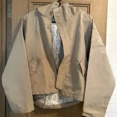 ベージュ ショート丈 マウンテンパーカー