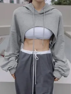 DAZY クロップドフード付き パーカー ソリッドカラー ハイローデザイン