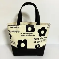 【ハンドメイド】花と英字　オフホワイト　ミニトートバッグ　※マグネット付き