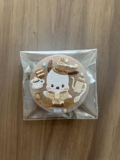 刺繍缶バッジ ポチャッコ