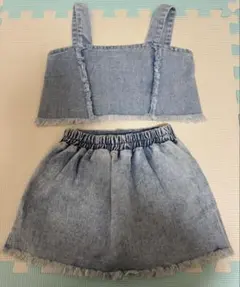 新品　デニム素材のトップス＆スカートのセットアップです。