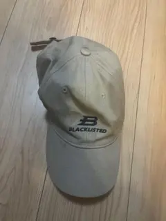 キャップとサングラス