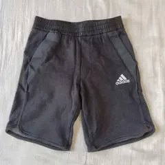 130cm　アディダス　ハーフパンツ