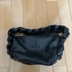 ブラック編み込みハンドバッグ