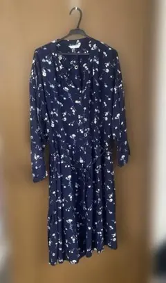ロングシャツワンピース　羽織り　Lサイズ　紺色花柄