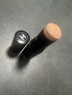 Chanel ハイライトスティック　ボームエサンサシエル　ルーンライトキス