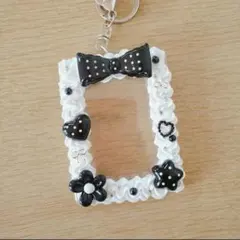 【766】ホイップデコ トレカケースデコキーホルダー 白 黒