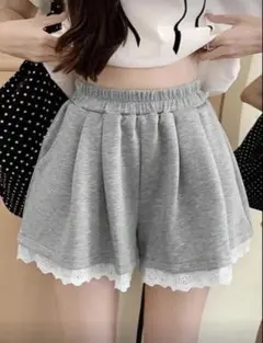レース付き　グレー　ショートパンツ