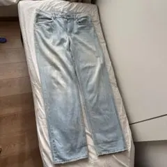 ライトブルーデニムジーンズ