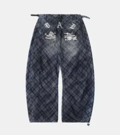 BADBLOOD ライオンパッチウォッシュドバレルパンツ ブラックデニム