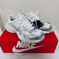 【新品・未使用】ナイキ ウィメンズV2K RUN ホワイト