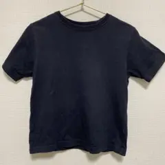 黒のシンプルTシャツ