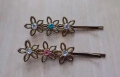 美品　ピンク・ブルー　フラワーモチーフ ヘアピン 2個セット