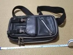 ボディバッグ ブラック フェイクレザー 多機能