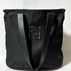 FENDI フェンディ ナイロン トートバッグ ブラック ロゴのサムネイル