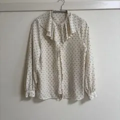 GU フリル付きドット柄長袖ブラウス