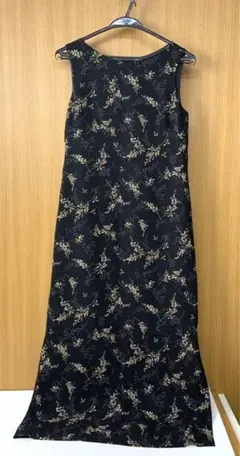 Amika Face ブラック花柄ワンピース　9号