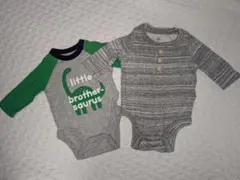 GAP　恐竜プリントロンパース2点セット