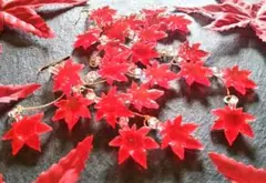 無くしかけたもの 集めたのは真っ赤な紅葉ピアス ゴールド
