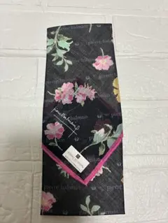 ハンカチ　レディース　黒　綿100% PIERRE BALMAIN 花柄