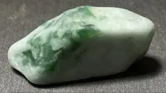 濃緑色］ 糸魚川翡翠62g ヒスイ ひすい オンファス輝石含有 - メルカリ