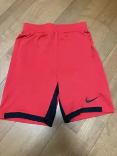 Nike DRI-FIT レッド ハーフパンツ