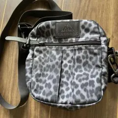 新品・美品】グレゴリー レオパード グレー 縦型 ショルダーバッグ 