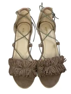 フリンジ付きブラウンウェッジサンダル