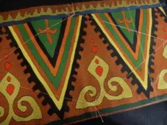 正絹・綴じ糸がついたままの未使用の名古屋帯・西欧の家紋風模様