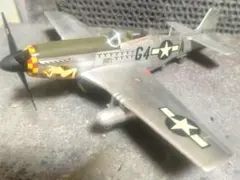 ハセガワ４８スケールアメリカ陸軍P５１Dマスタング戦闘機プラモデル完成品のサムネイル