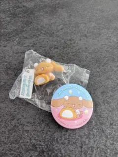 シナモロール　くら寿司　コラボ　モカ　フィギュア　缶バッジ