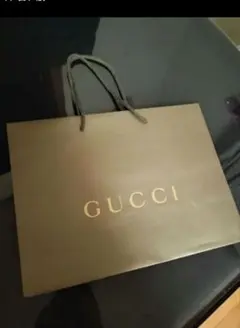 グッチ　GUCCI　ショップ袋　ゴールド　折らずに綺麗に発送致します