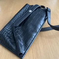 クロコダイル型押し スマホショルダーバッグ ブラックのサムネイル