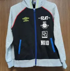 umbro フルジップパーカー 黒/グレー　140cm