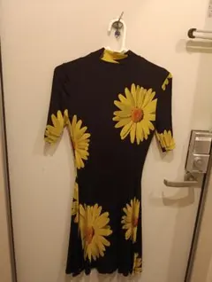 Desigual 半袖 リブニットワンピース 花柄 Sサイズのサムネイル