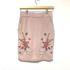 エムズエキサイト タイトスカート スウェット 刺繍 ピンク